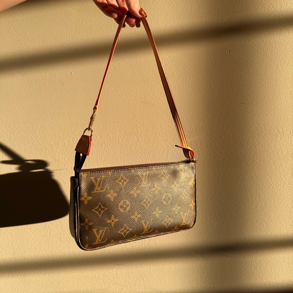 Louis Vuitton Pochette Accessories Monogram Canvas Shoulder Bag